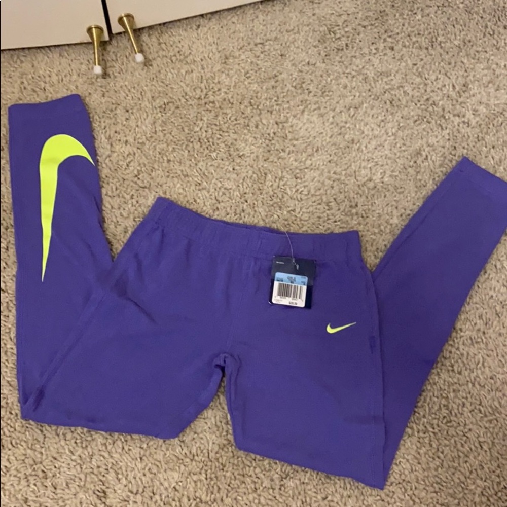 SOLD - Nike Girls Leggings